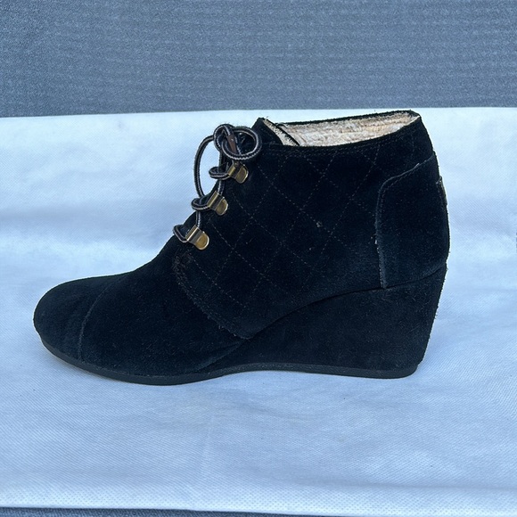 Toms 7.5 Suede Wedge Bootie - Picture 6 of 8